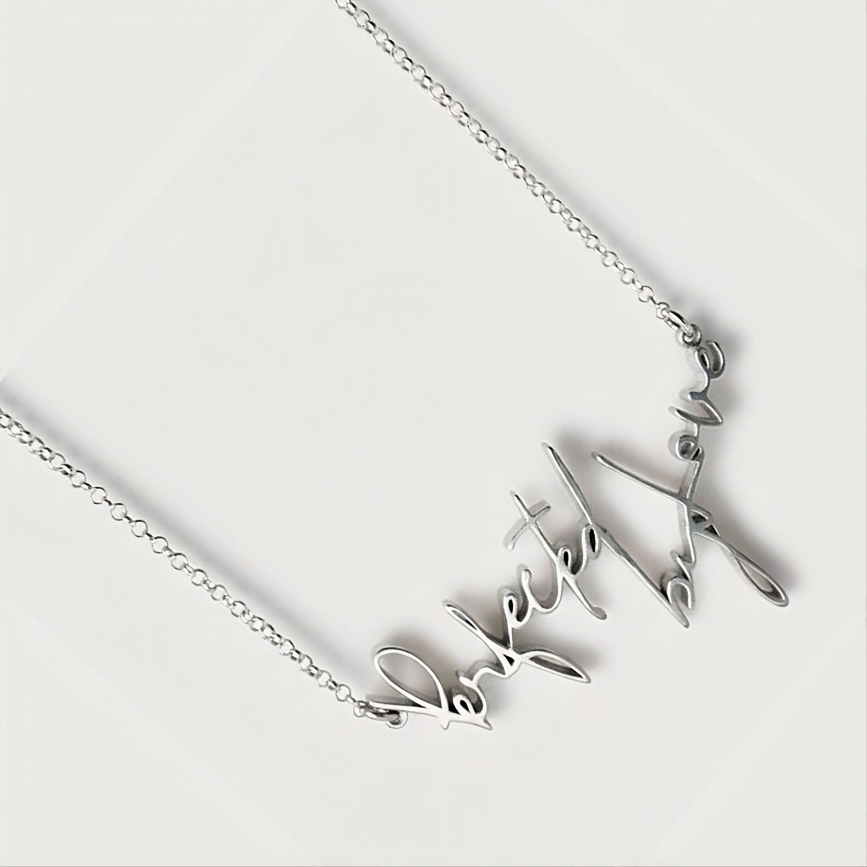 Collar de plata esterlina perfeccionado por el amor