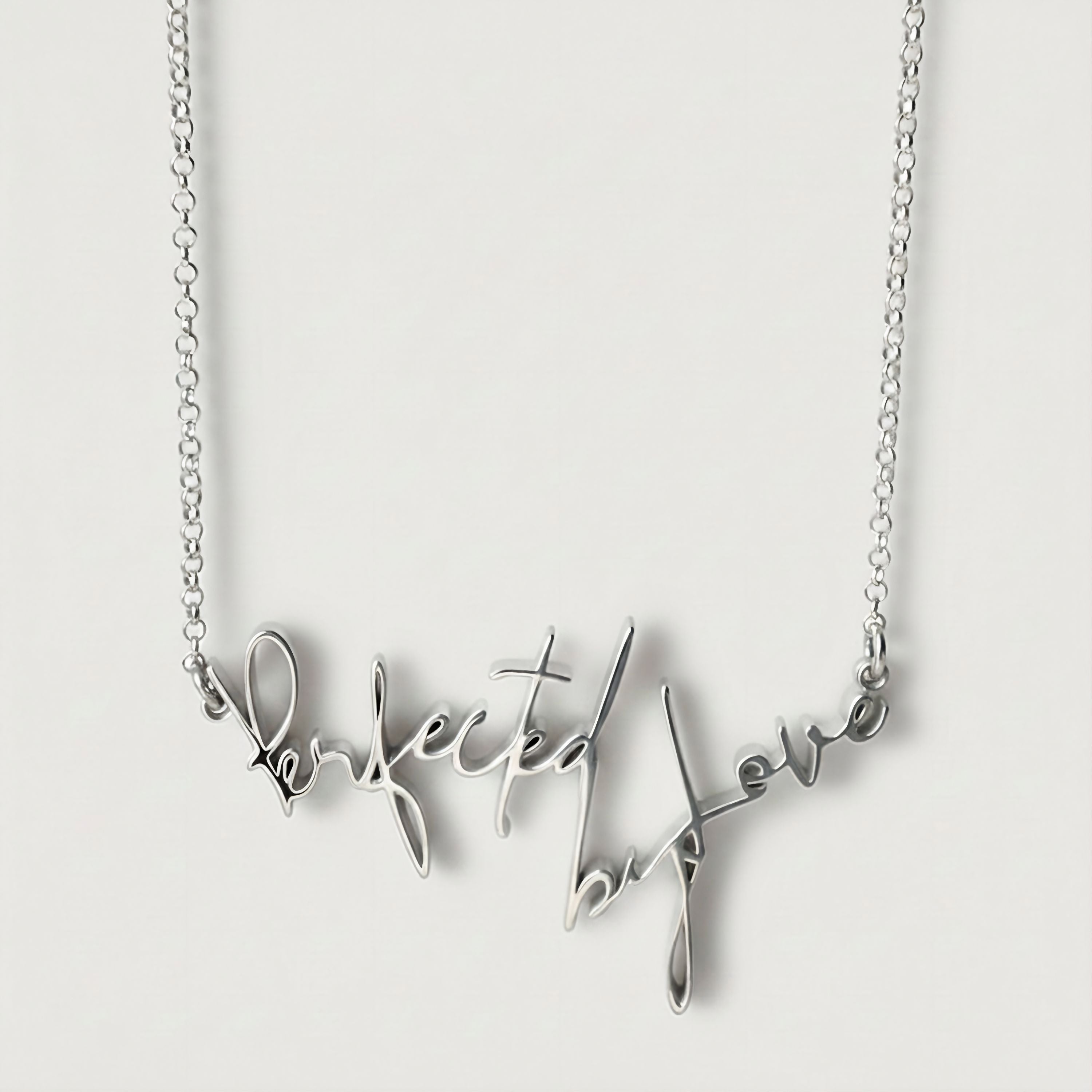 Collar de plata esterlina perfeccionado por el amor