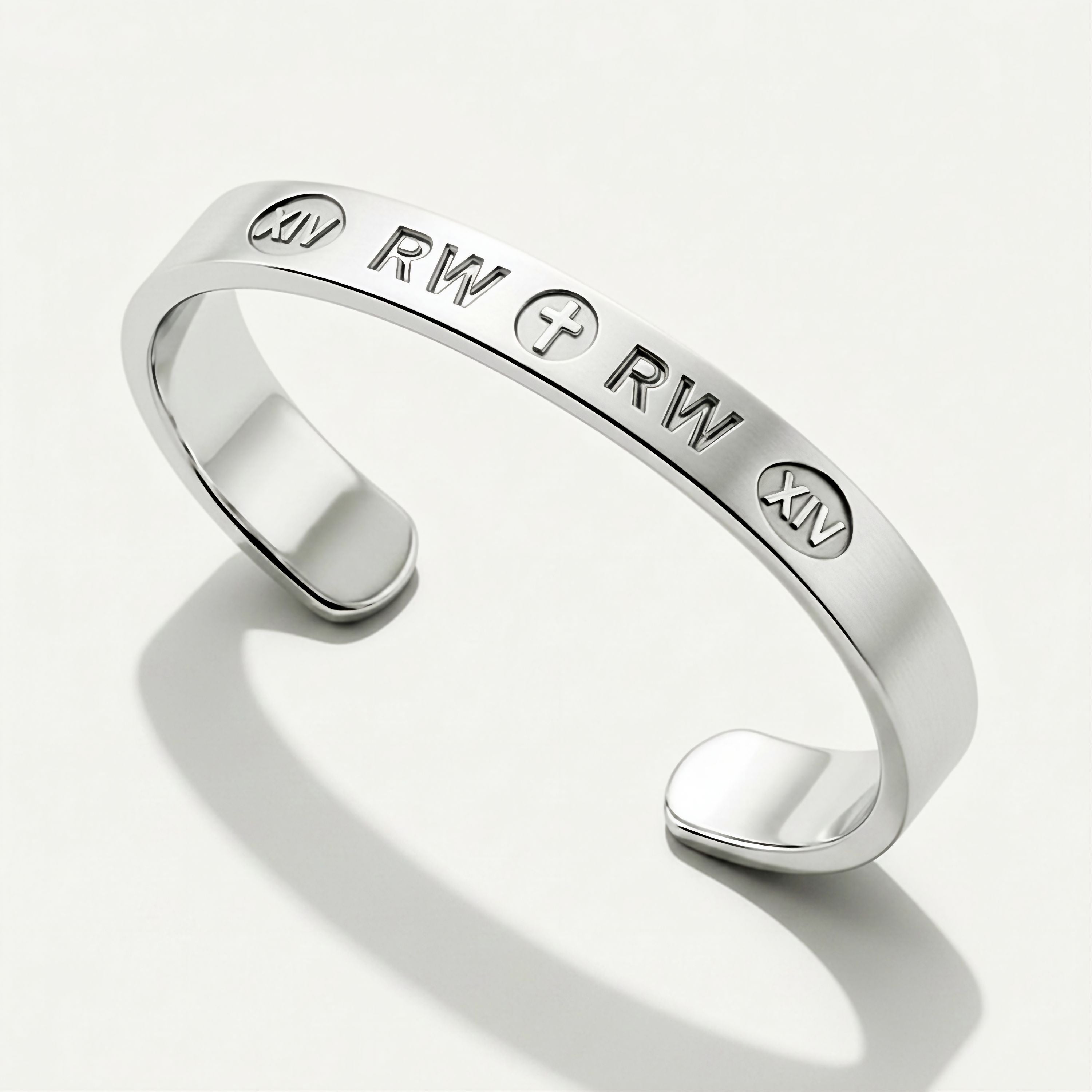 Brazalete de plata de ley Lineage